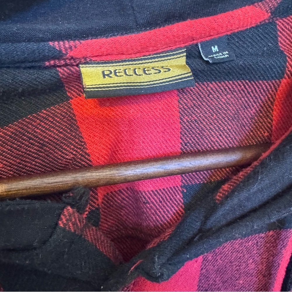 Reccess Red and Black Plaid Hoodie Shirt 100% Cotton Men’s Size Medium - Picture 2 of 9